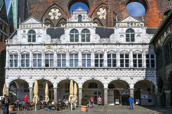 Lübeck April 2023 Renaissancefassade Des Historischen Lübecker Rathauses Vor Anderen — Stockfoto