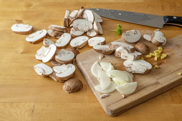 Slices Mushrooms Onion Chopped Ginger Kitchen Knife Wooden Cutting Board — Stock Photo, Image