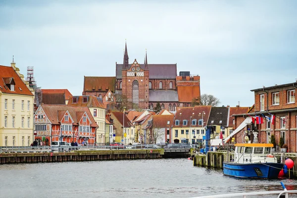 Hafen Der Altstadt Der Hansestadt Wismar Blick Auf Historische Häuser Stockbild