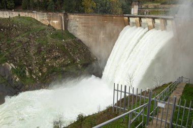 Son günlerdeki aşırı yağmurdan dolayı Kanada barajı su boşaltımı - 02 Kasım 2023. 