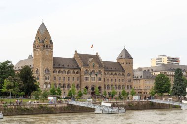 Almanya 'nın Koblenz kentindeki eski Prusya hükümet binasında Alman Federal Ofisi Bundeswehr Ekipman, Bilgi Teknolojisi ve Hizmet İçi Destek Merkezi (BAAINBw)