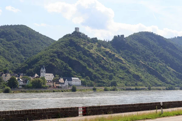 德国莱茵河峡谷被毁的利宾斯坦城堡和斯特朗贝格城堡 敌对兄弟 — 图库照片