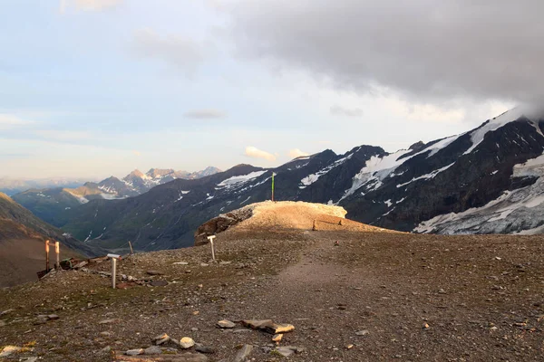Uitzicht Bergen Met Vlag Vanaf Grosser Burgstall Glockner Group Oostenrijk — Stockfoto
