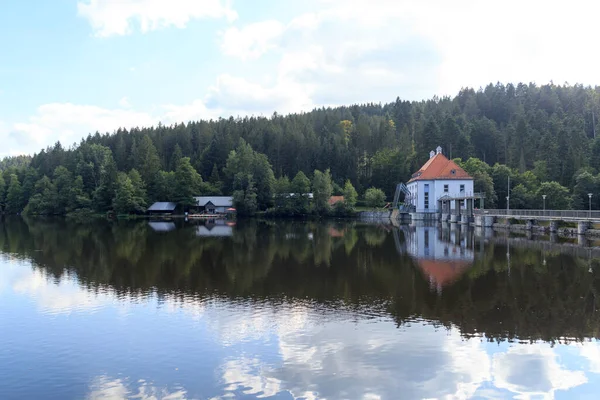 stock image Reservoir Hoellensteinsee with Run-of-the-river hydroelectricity power station near Viechtach in Bavarian Forest, Germany