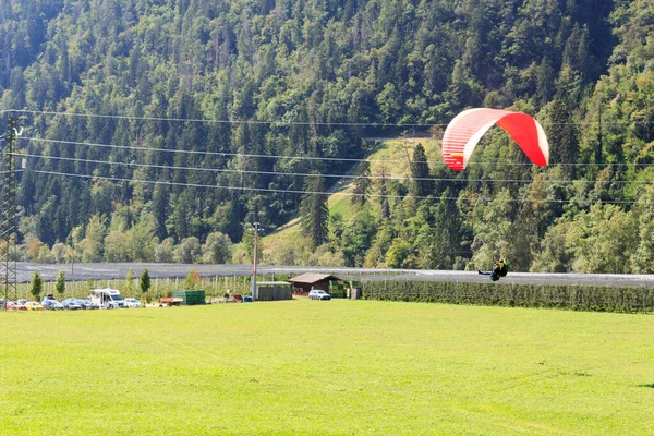 Tandem Paragliders Apple Plantation Mountain Panorama Saltaus South Tyrol Italy — Stock Photo, Image