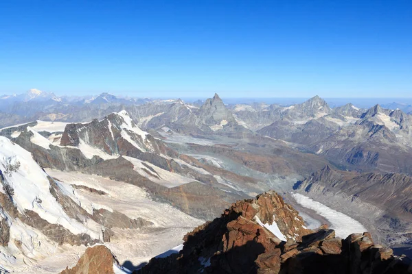 Panorama Uitzicht Met Berg Matterhorn Midden Mont Blanc Links Pennine — Stockfoto
