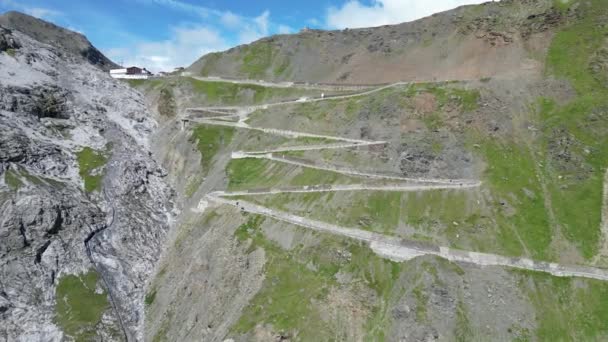 Voo Sobre Estrada Serpentina Direção Cume Stelvio Pass Panorama Alpes — Vídeo de Stock