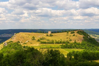 Chapel Walburgis Franconian İsviçre, Almanya 'daki Walberla tepesinin eteklerinde