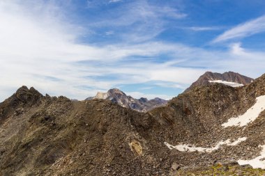 Oetztal Alplerinde Hohe Weisse ve Hochwilde zirveleri olan dağ manzarası, Güney Tyrol, İtalya