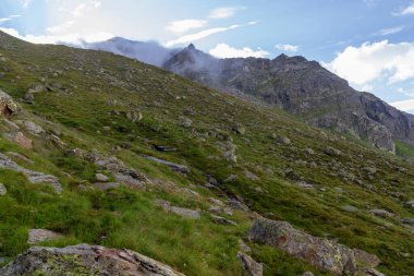 Texel grubundaki dağ manzarası ve bulutlar, Güney Tyrol, İtalya