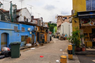 Küçük Hindistan, Singapur 'da gecekondu mahallesi gibi çöpleri olan dükkan ve restoranların kirli arka bahçesi.