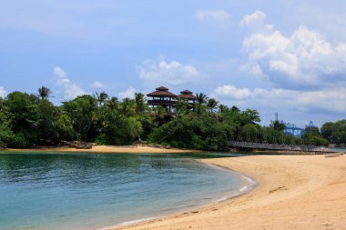 Singapur 'un Sentosa Adası' ndaki Kıtasal Asya 'nın Güney Noktası adlı Palawan Sahili' ndeki gözcü kuleleri.