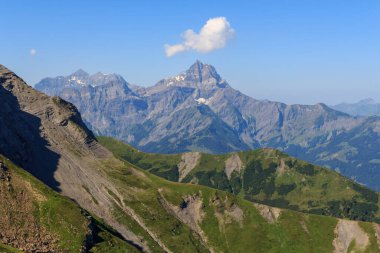 İsviçre 'nin İsviçre Alplerinde dağ manzaralı Dents du Midi