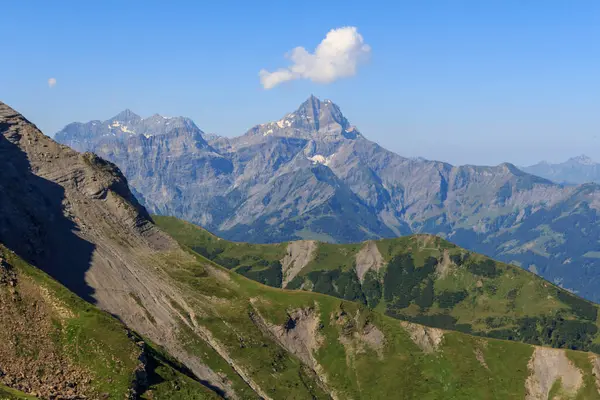İsviçre 'nin İsviçre Alplerinde dağ manzaralı Dents du Midi