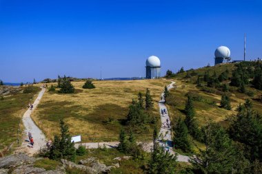 Almanya 'nın Bavyera Ormanı' nda radarlı Dağ Arber Panoraması (radarlı) ve zirve geçişi