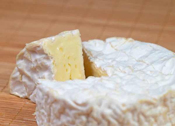 Yumuşak Peynir Camembert Yakın Planda — Stok fotoğraf