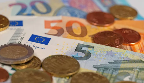 Банкноти Монети Євро Зблизька — стокове фото