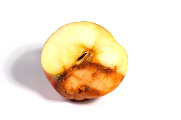 Faulender Apfel Vor Weißem Hintergrund — Stockfoto