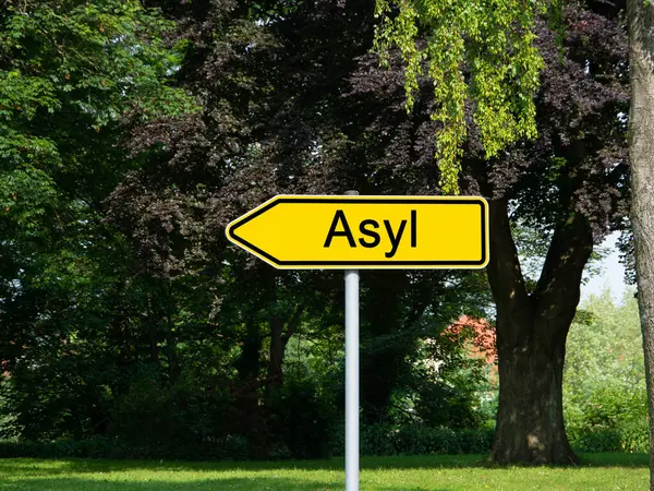 Wegweiser Mit Dem Aufdruck Asyl Übersetzung Asyl — Stockfoto