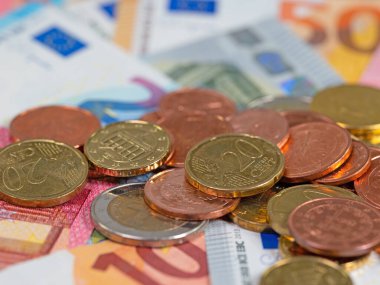 Yakın planda Euro sikkeleri