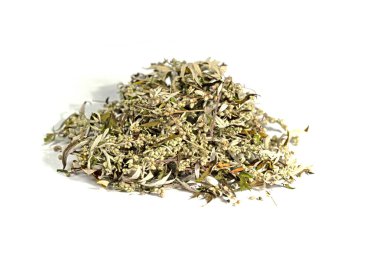 Beyaz arka planda kurumuş mugwort
