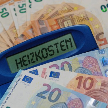 Ekranda metin ısıtma maliyetleri olan hesap makinesi