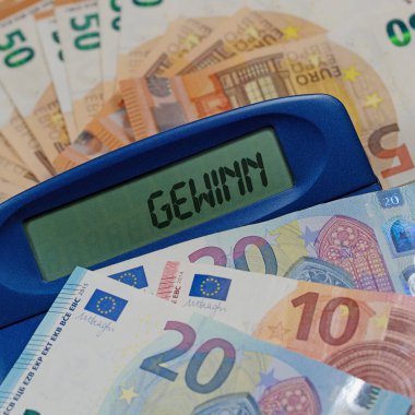 Ekranda Metin Kârı 2025 olan hesap makinesi