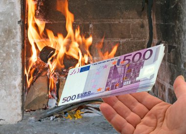 Sembolik bir temsil için para yakmak, israf etmek