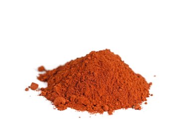 Beyaz arka planda kakao tozu