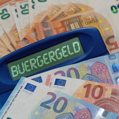 Ekranda Deutschlandticket sözcüğüyle hesap makinesi  