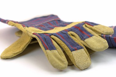 Yakın planda iş eldivenleri.