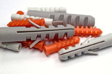 Beyaz arkaplan önünde plastik panel