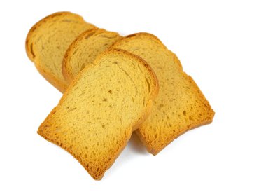 Beyaz arkaplana karşı dilimlenmiş rusk