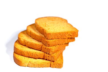 Rusk dilimleri beyaz arkaplanda izole edilmiş