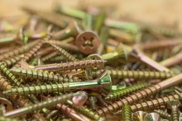 Galvanize ahşap vidalar