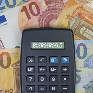 Yakından siyah kimyon çiçekleri.