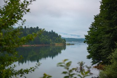 Georgia 'daki Shaor rezervuarı çok güzeldir. Yüksek kalite fotoğraf