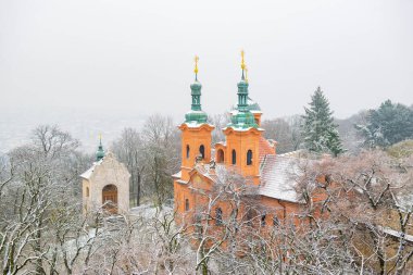 Kuleden Strahov Manastırı 'na kadar. Yüksek kalite fotoğraf