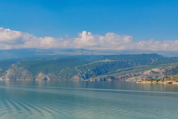 Dağıstan 'daki Chirkeyskoye rezervuarı en büyük rezervuardır. Yüksek kalite fotoğraf