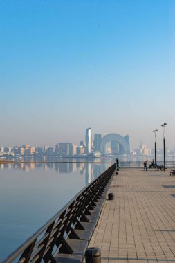 Deniz kenarı bulvarının setinden Bakü şehri manzarası. Yüksek kalite fotoğraf