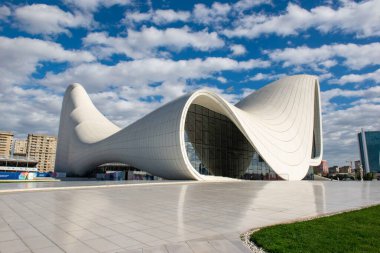 Zaha Hadid 'in Heydar Aliyev Kültür Merkezi. Yüksek kalite fotoğraf