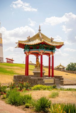 Elista şehrindeki Buddha Shakyamuni 'nin Altın Mabedi. Yüksek kalite fotoğraf