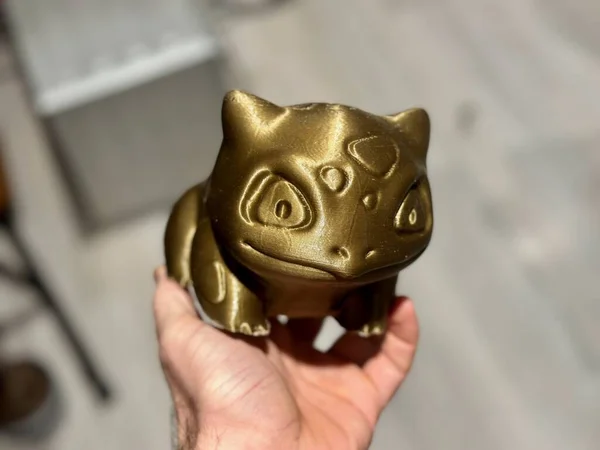 Technological Alchemy Printed Golden Bulbasaur Figurine Fusion Fantasy Reality Cultural — Fotografia de Stock