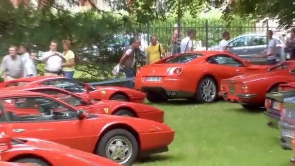 Mulhouse França Julho 2011 Revelando Vários Ferraris Vermelhos Dezoom Mulhouse — Vídeo de Stock