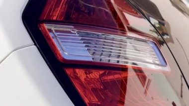 Arka Kırmızı ve Beyaz Farların Makro Çekimi