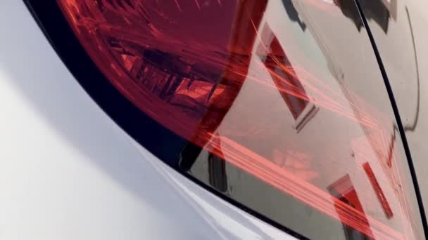 红白相间的车尾灯 特写宏观镜头 — 图库视频影像