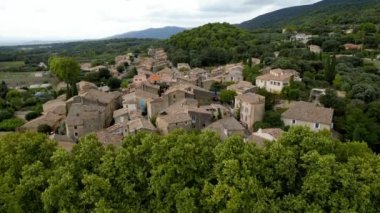 Vaucluse 'deki Büyüleyici Provencal Village, PACA İnsansız Hava Aracı Keşfi