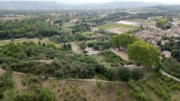 Panoramic Aerial View Vaugines Boulodrome Drone Journey Ancient New Forests — Vídeos de Stock
