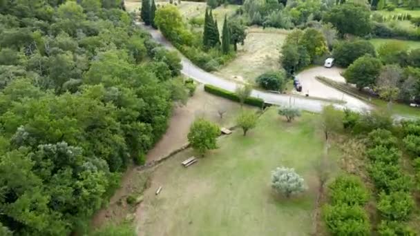 Tranquil Meadow Road Journey Green Foliage Nature Aesthetics Vaugines Provence — Vídeo de Stock