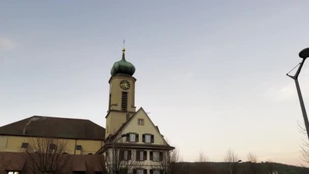 Eterisk Skymning Notre Dame Thierenbach Basilika Med Melodisk Klockspel — Stockvideo